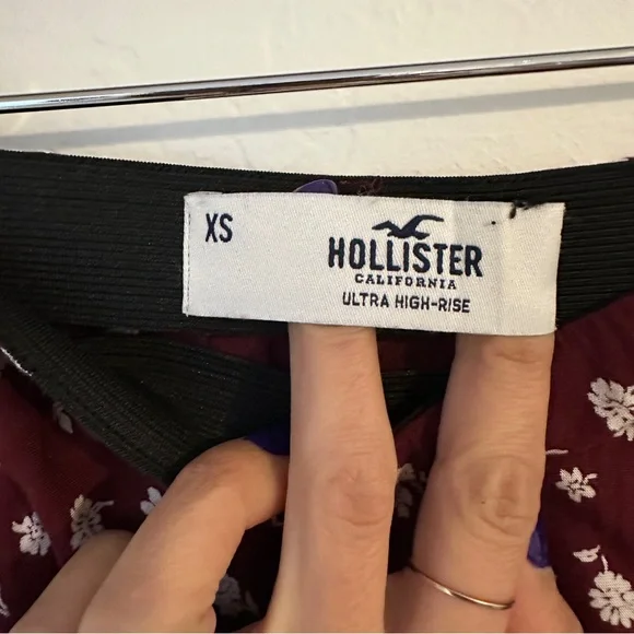 Hollister Burgundy Floral Pull-on Mini Skirt Size XS - Picture 4 of 4